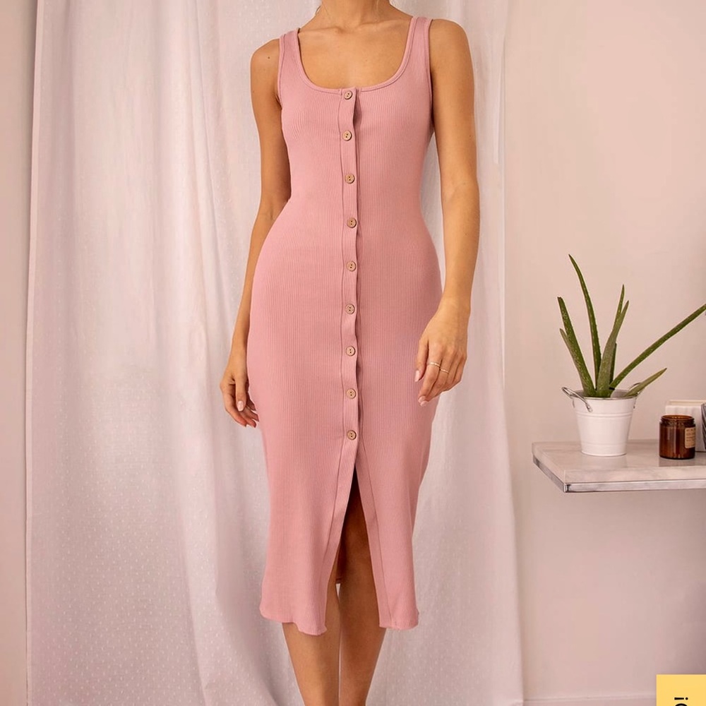 Light pink midi dress. NWT Brand is lulus Size medium